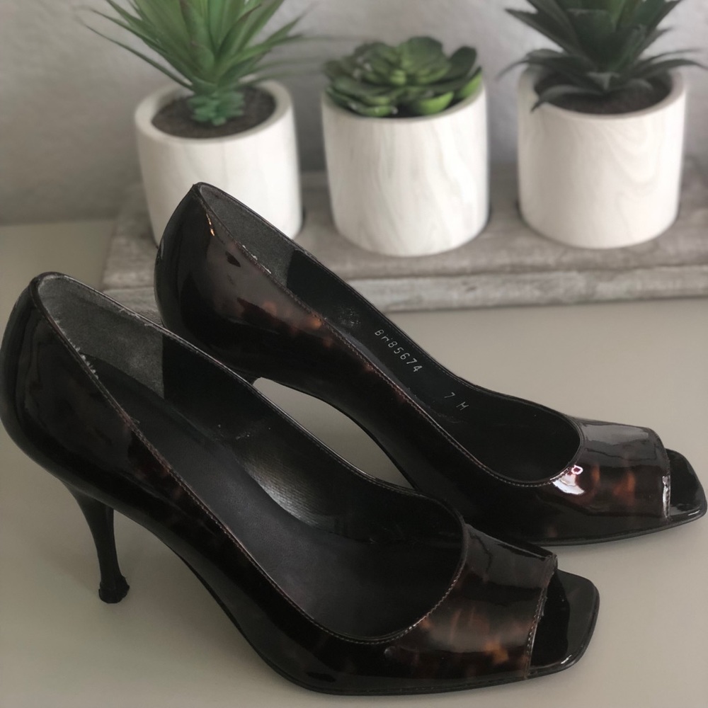 Stuart Weitzman Youngbuck Red Quasar heels